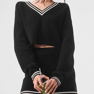 ALO TENNIS CLUB KNOT V-NECK PULLOVER BLACK SZ M